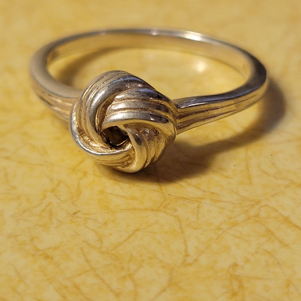 Sterling silver knot ring, size 9